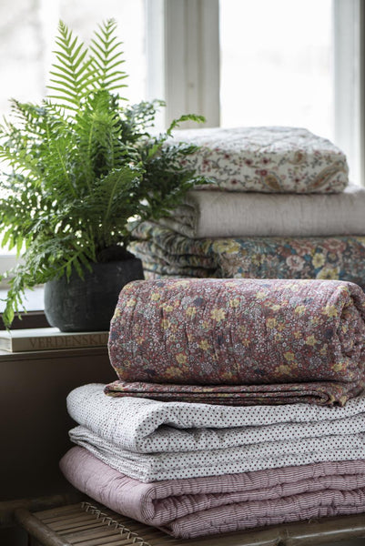 Cotton Quilt | White with Red Dots
